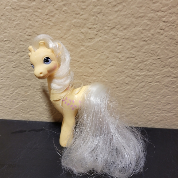 Creamsicle the giraffe - Picture 4 of 7